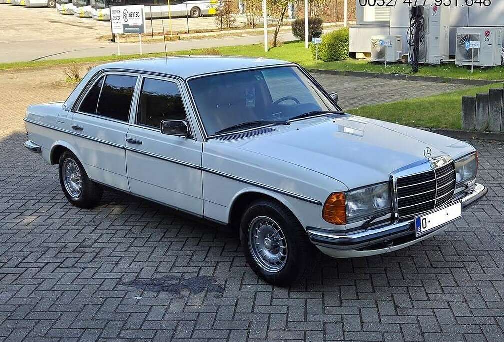 Mercedes-Benz E (Airco) Ancêtre Oldtimer W123