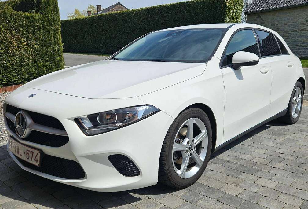 Mercedes-Benz attache remorque caméra