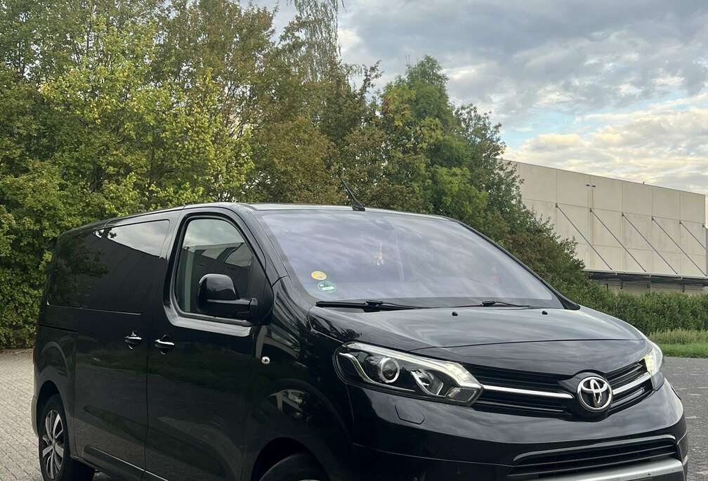 Toyota Verso 2.0 D-4D VIP S&S Dynamic Automaat 8Zit 177PK