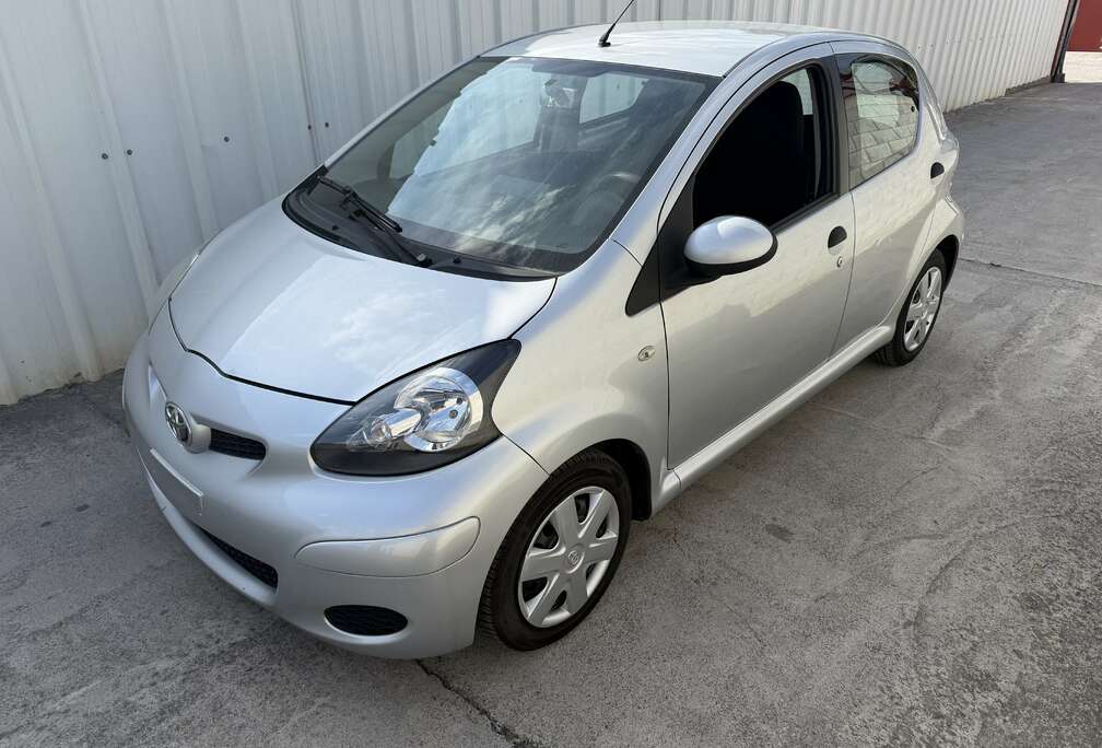 Toyota 1.0i Carplay