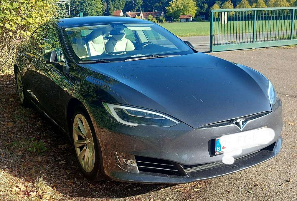 Tesla Model S 100D Allradantrieb