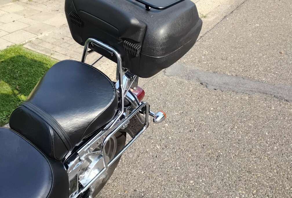 Suzuki Intruder