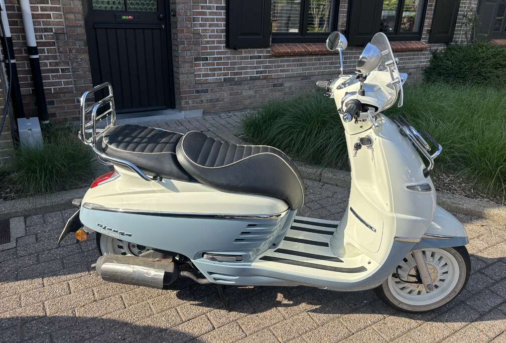 Peugeot Evasion + 2 Helmets Included ! Like New Condition