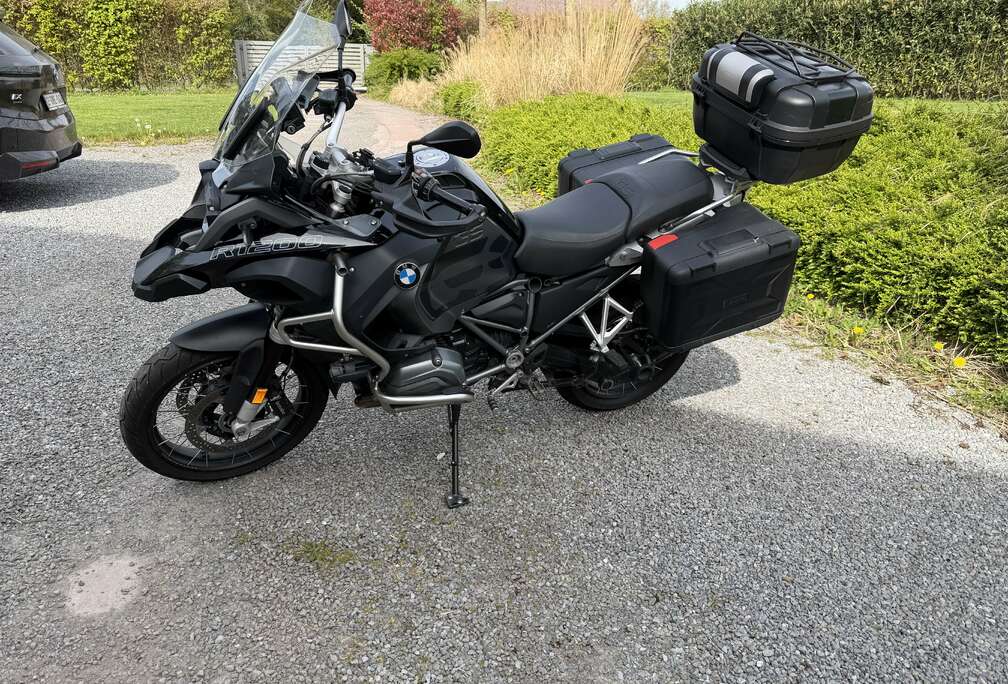 BMW Full Black