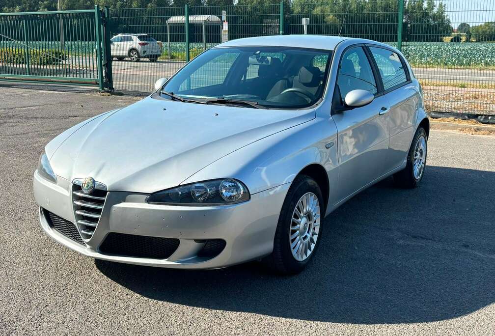 Alfa Romeo Alfa Romeo 147 1.6 essence Airco