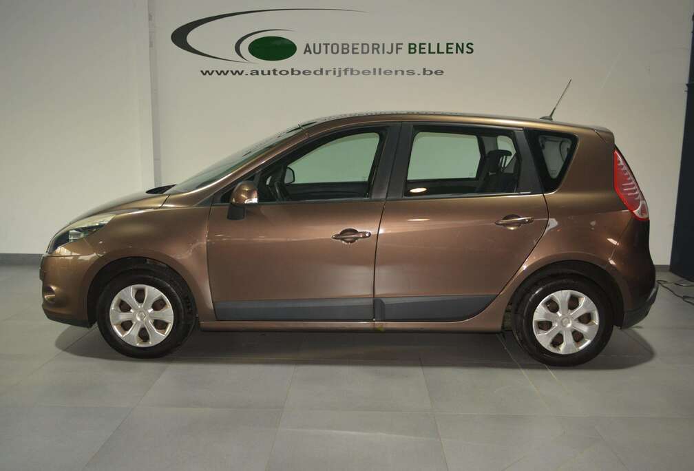 Renault Scenic 1.6 16V 110 Dynamique / NAVI