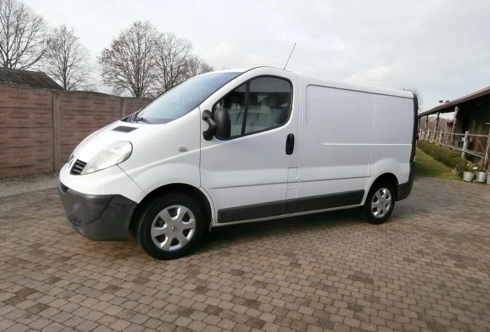 Renault 2.0 dCi 27 L1H1 Confort FAP (EU5)