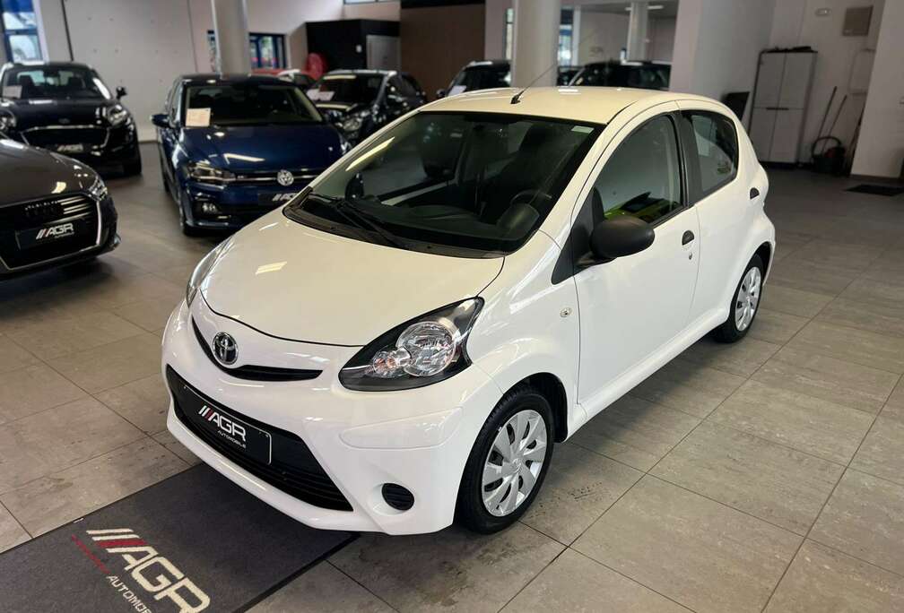 Toyota 5 PORTES TRES BELLE ETAT