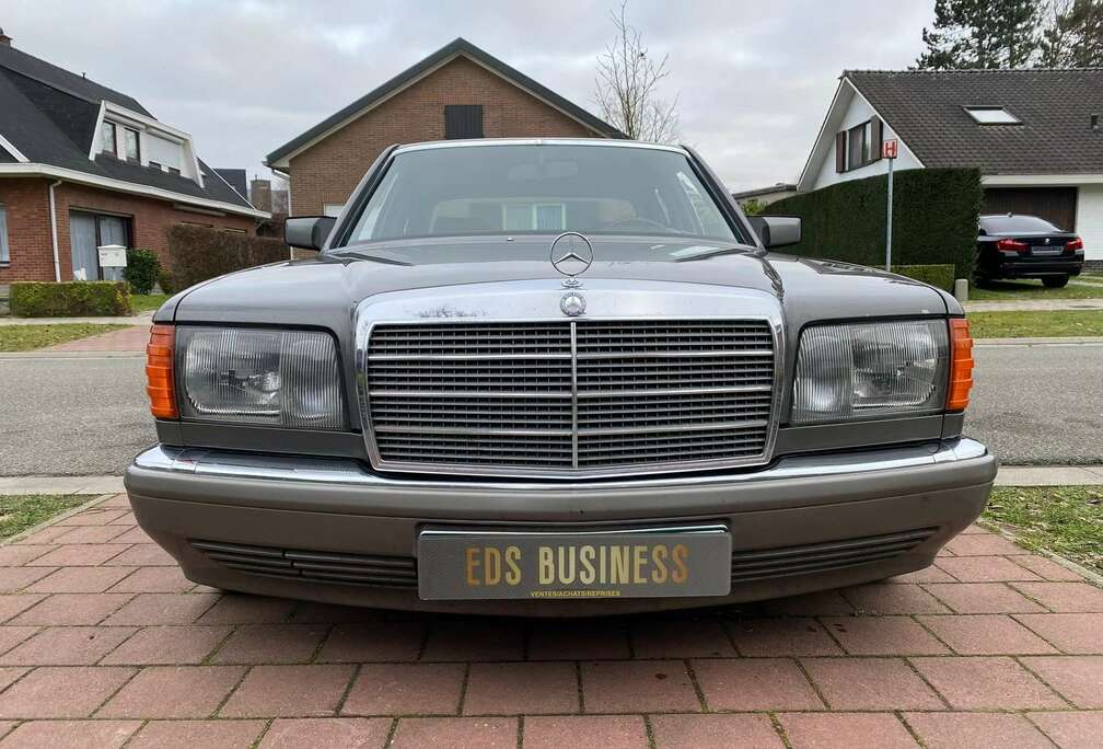 Mercedes-Benz 300 SE AUTO/ESSENCE/CLIM/RADIO