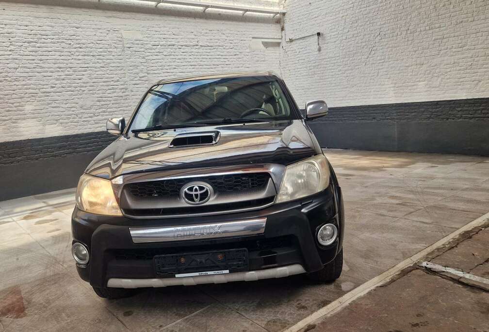 Toyota DBLE CAB  2.5 D-4D 4x4 LEGENDE