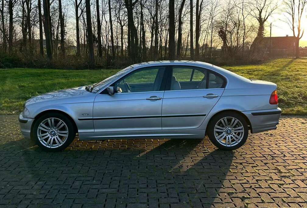 BMW 323iA