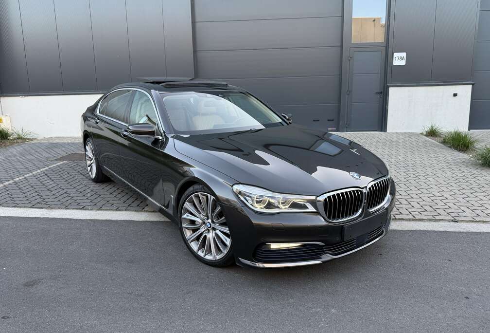 BMW Li 3.0i EU6/ Long / Massage / Pano / B&W/ Carb