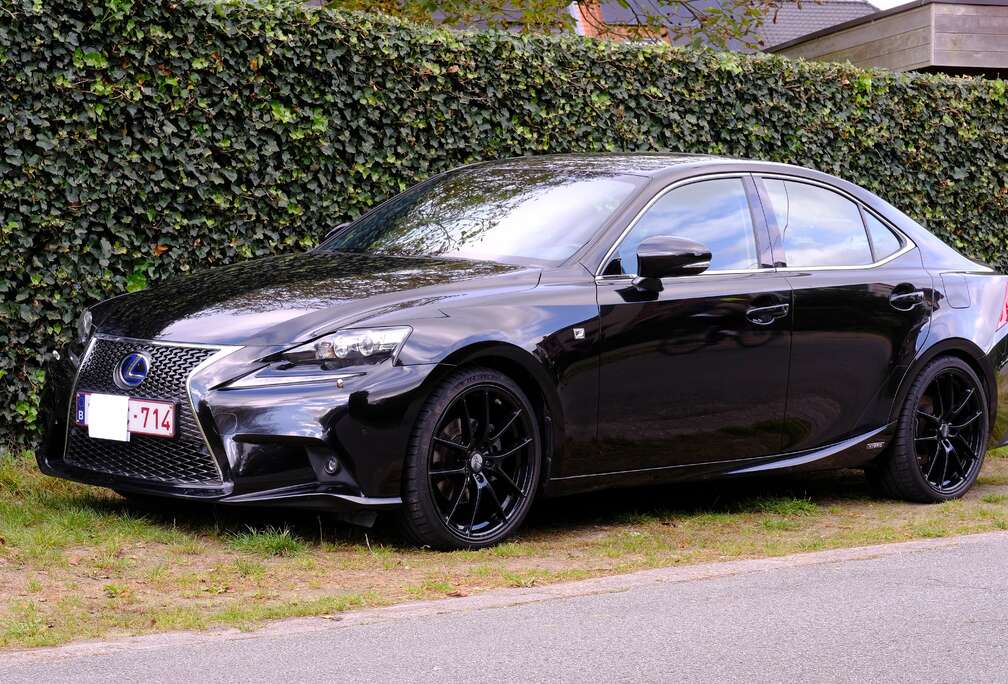 Lexus IS 300h F Sport