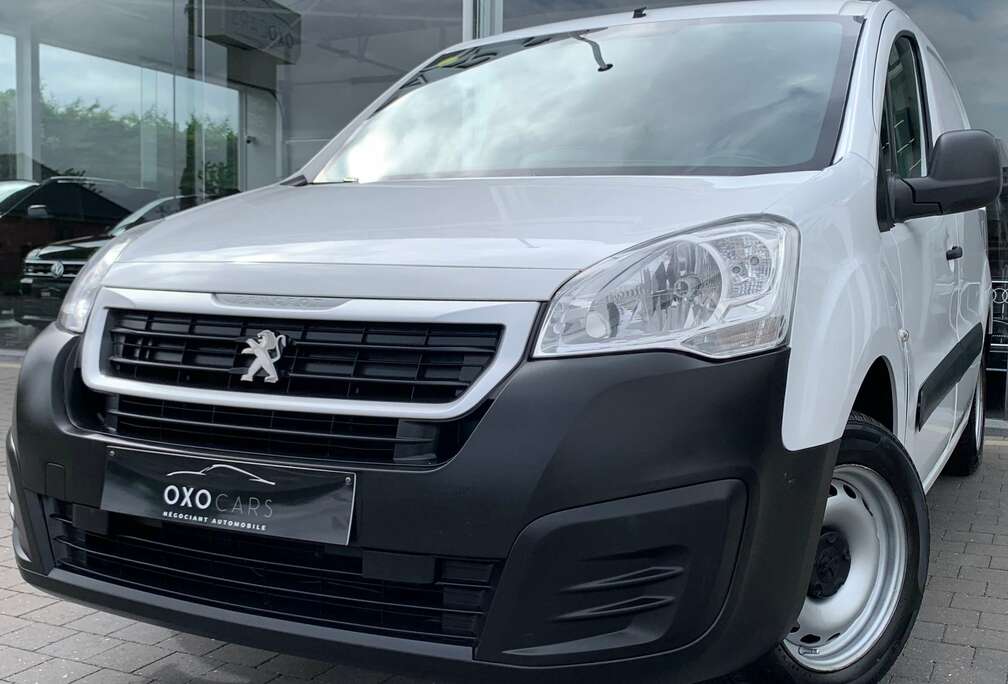 Peugeot 1.6 HDI 100CV / UTILITAIRE / 3 PLACES / AIRCO / CRUISE / RADAR DE RECUL / ATTACHE REMORQUE / CARNET COMPLET / GARANTIE /