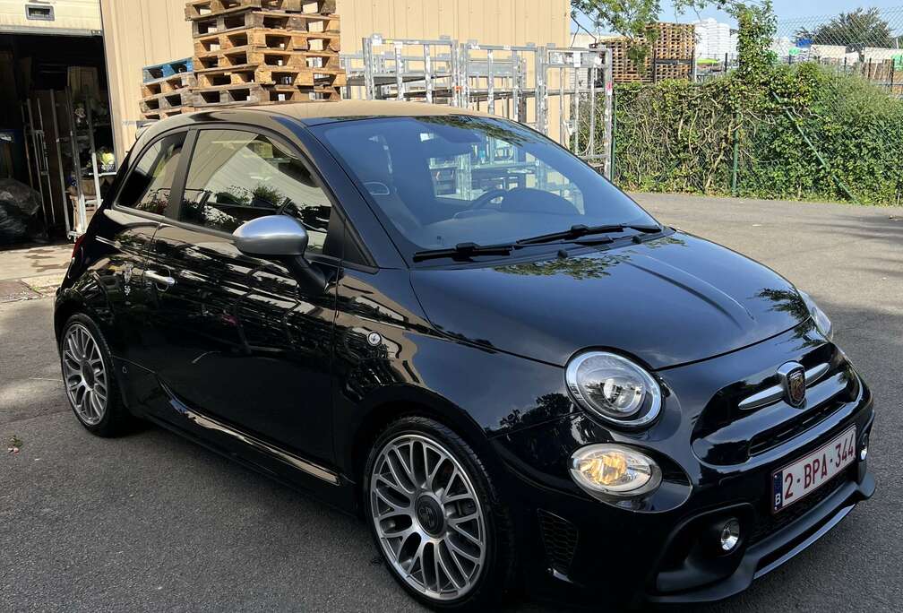 Abarth 70th year edition/CARPLAY/AUTOMAAT/LEDER