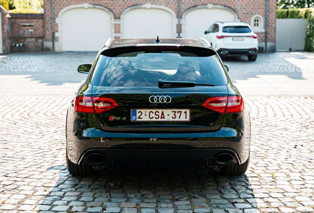 Audi RS4 4.2 V8 FSI Quattro S tronic