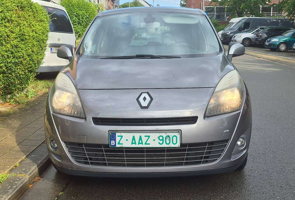 Renault 1.5L DIESEL. AUTOMAAT. 7-PLATS. 2950 EURO