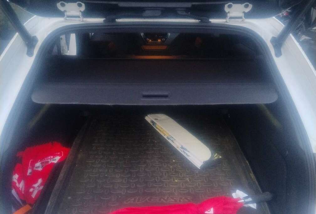 Toyota 2.0 Hybrid Touring Sports Trek