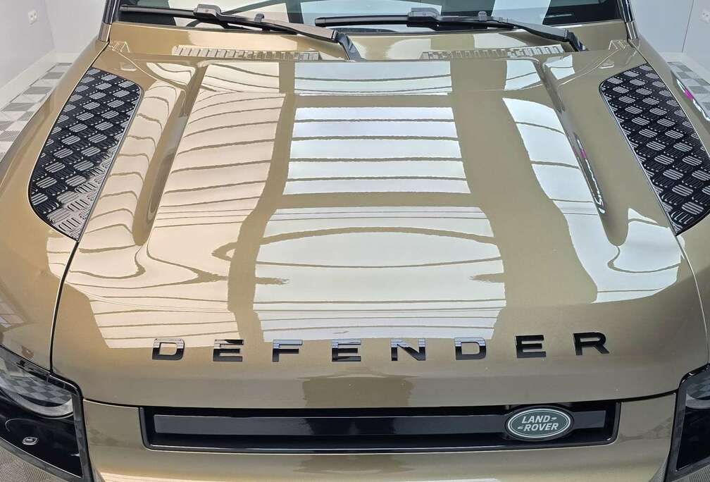 Land Rover Defender 90 D300 X-Dynamic SE