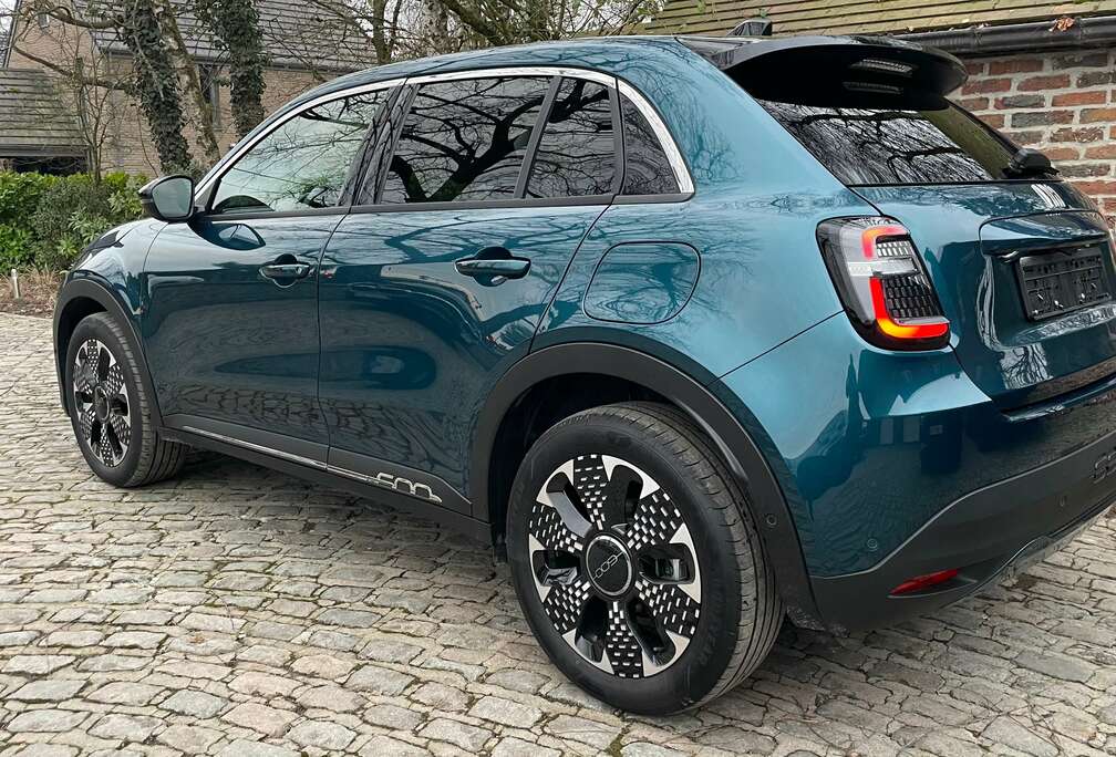 Fiat e-600 54 kWh La Prima neuve full options Prix tvac