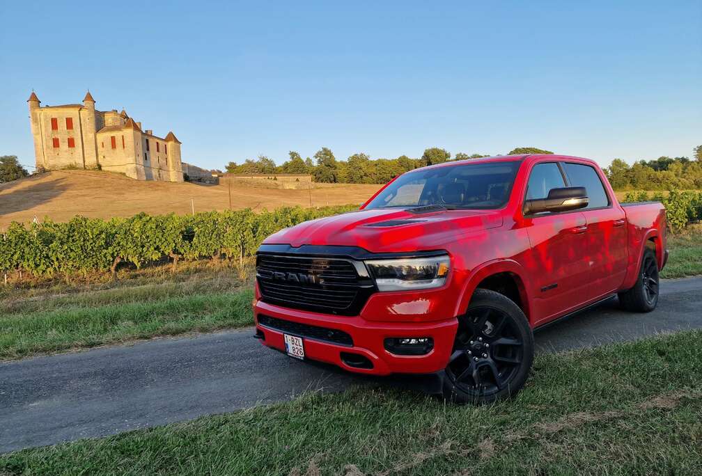 Laramie Night Edition Crew Cab 5.7 V8 HEMI
