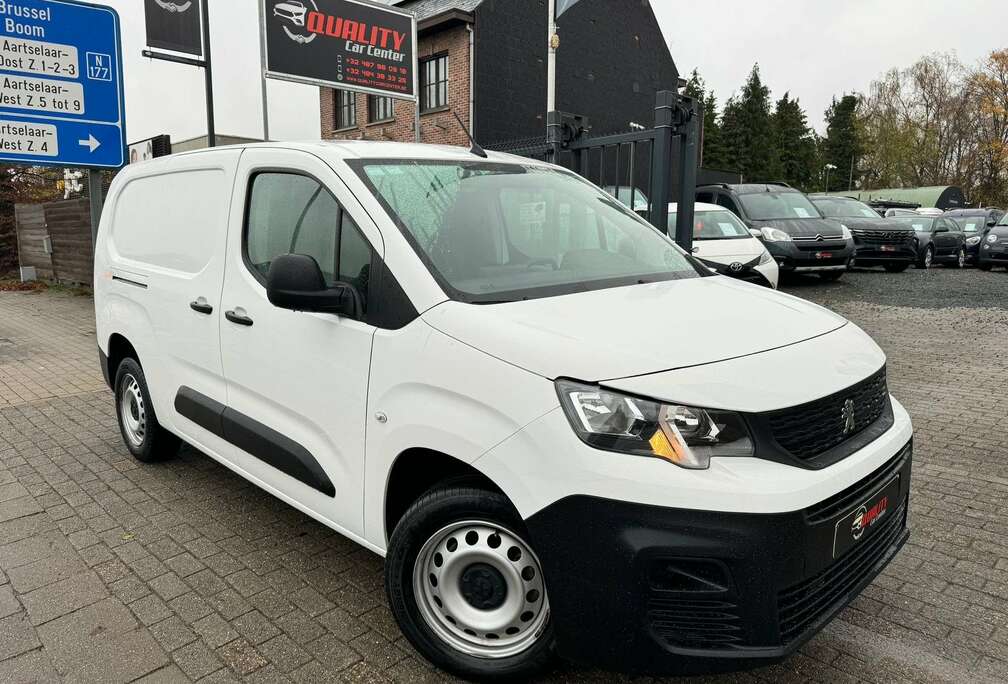 Peugeot 1.2 benzine  22000 km  XL   GEKEURD  GARANTIE