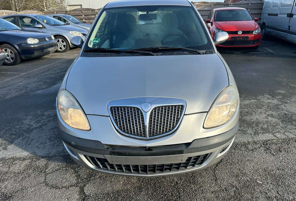 Lancia Ypsilon 1.2i 8v