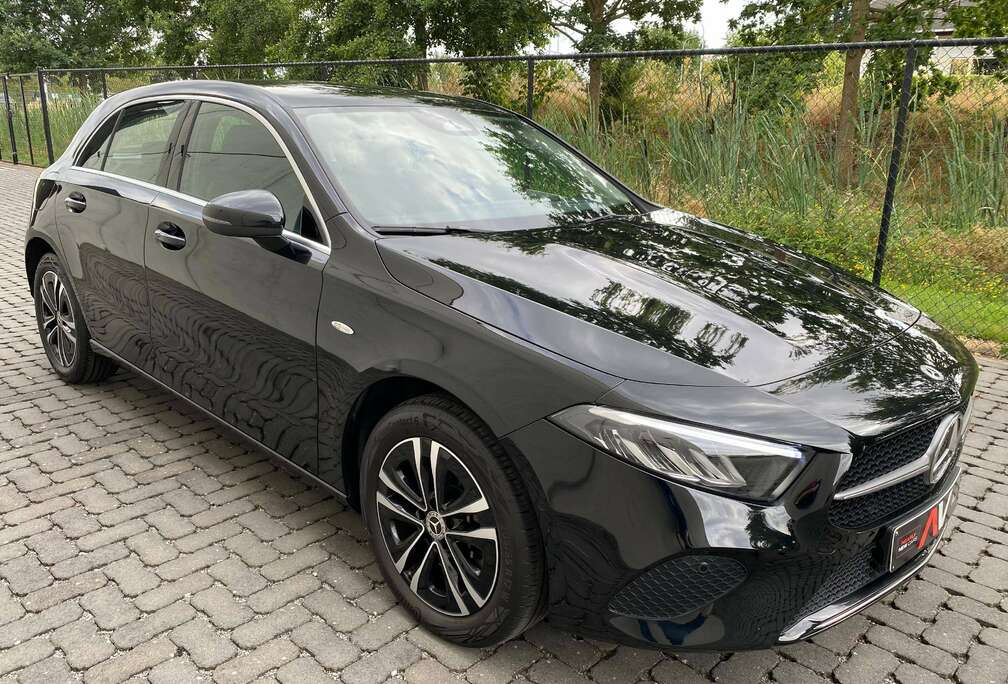 Mercedes-Benz e 8G Luxury Line Advanced Dodehoek/HP-LED/Carbon/BekkenAirbag/Camera