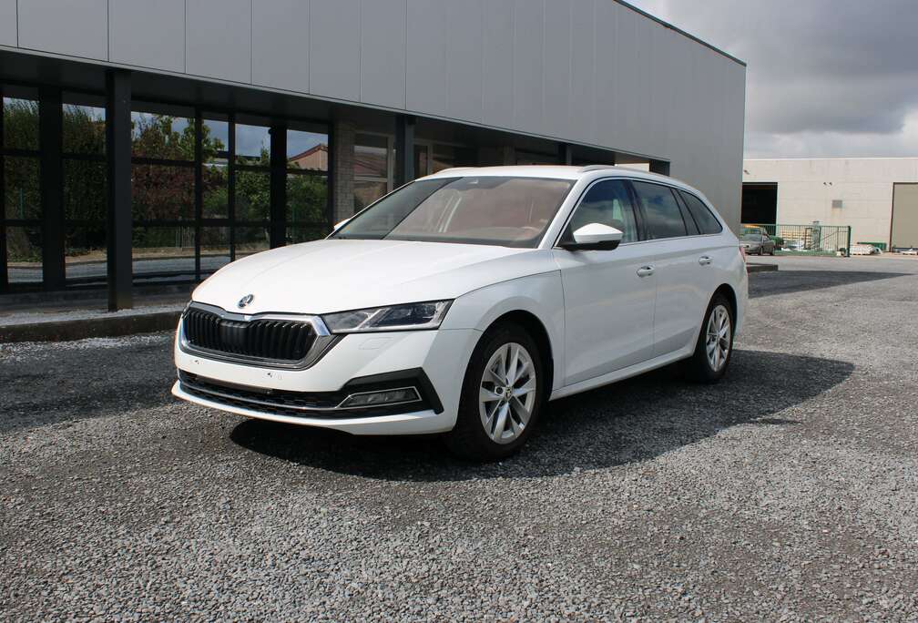 Skoda 2.0 TDI DSG STYLE COCKPIT NAVI APPS DODEHOEKSENSOR