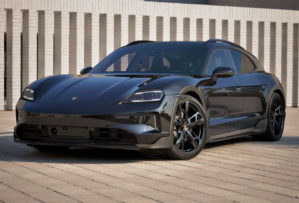 Porsche 4 Cross Turismo Facelift/BOSE/Pano/ACC/Full Black