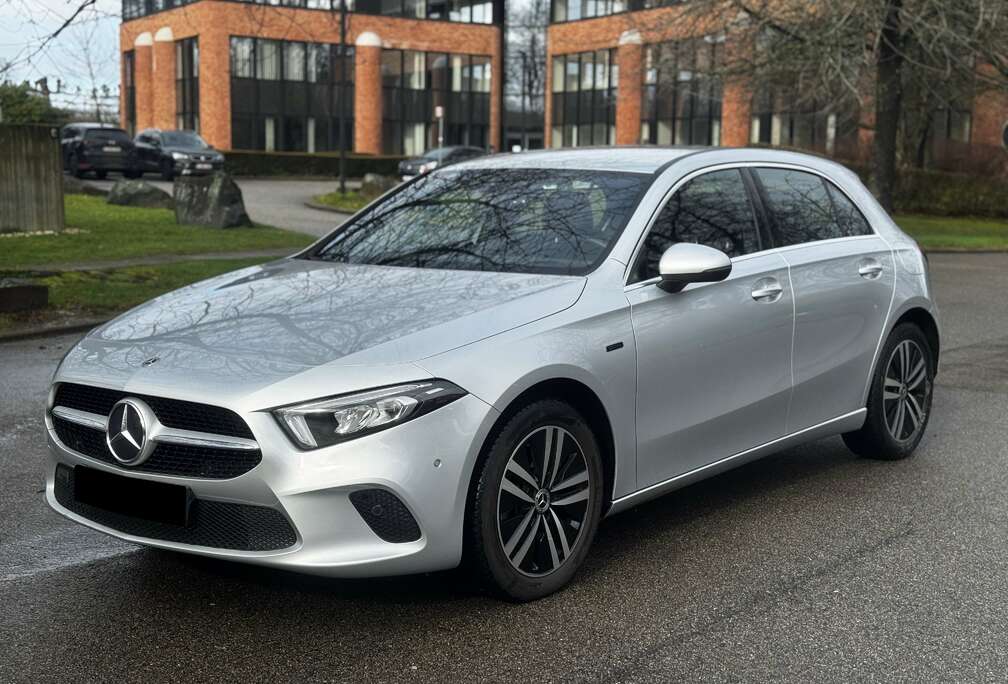 Mercedes-Benz A 250 e HYBRIDE FULL OPTIONS UNIQUE