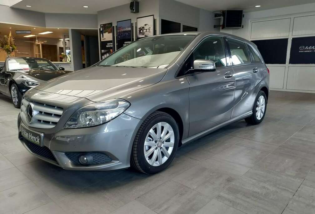 Mercedes-Benz 1.8i Blue Efficiency / Navi