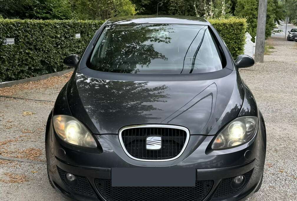 SEAT 1.9 TDi Exclusive DSG Prête À Imat Feuille Rose