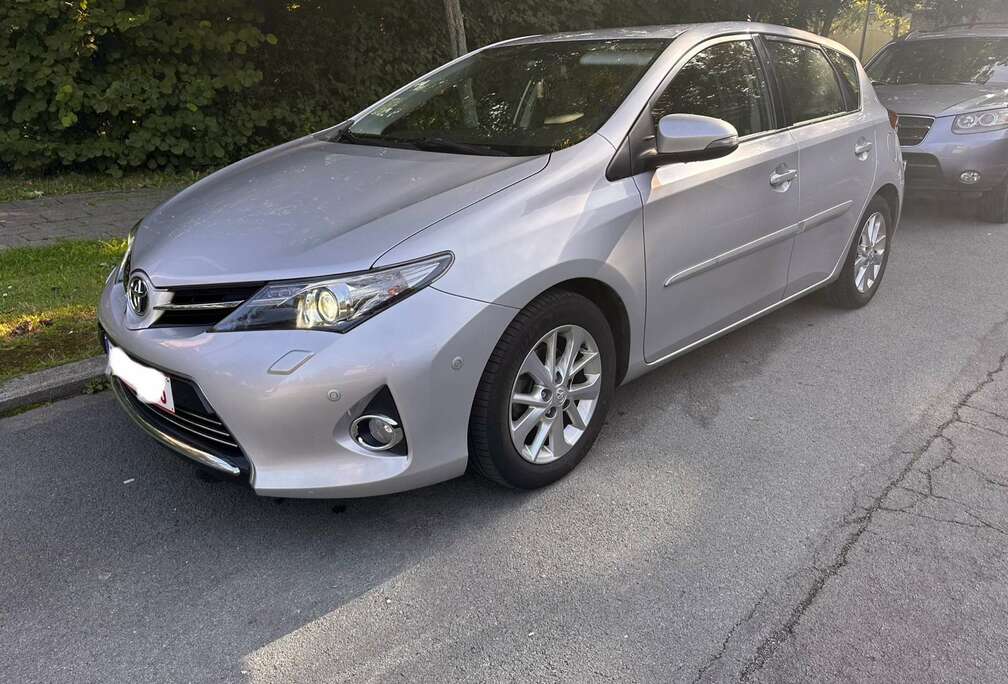 Toyota 1.6i automat 90.000 km