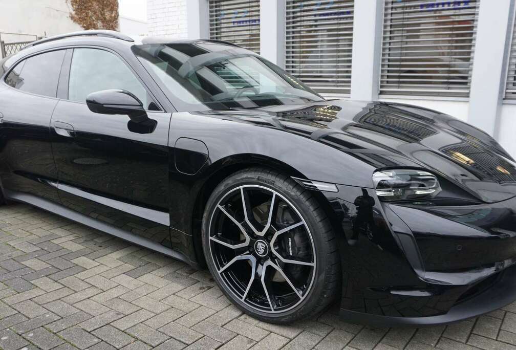 Porsche Sport Turismo 93.4 kWh