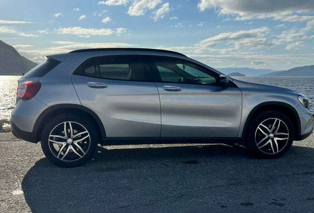 Mercedes-Benz GLA+200+d+4-Matic