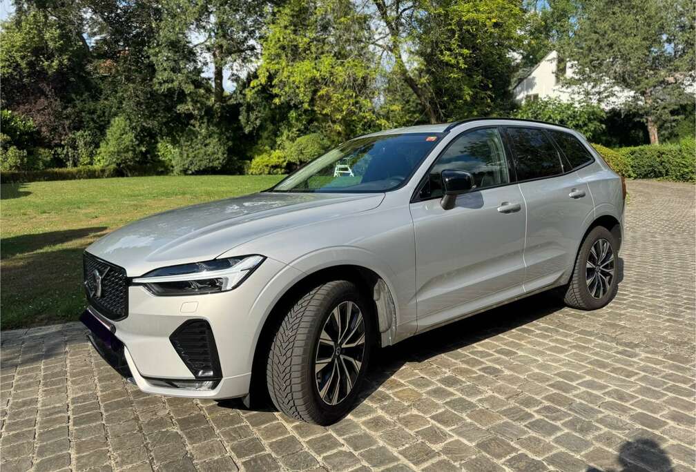 Volvo XC60 2.0 B4 MHEV Plus Dark