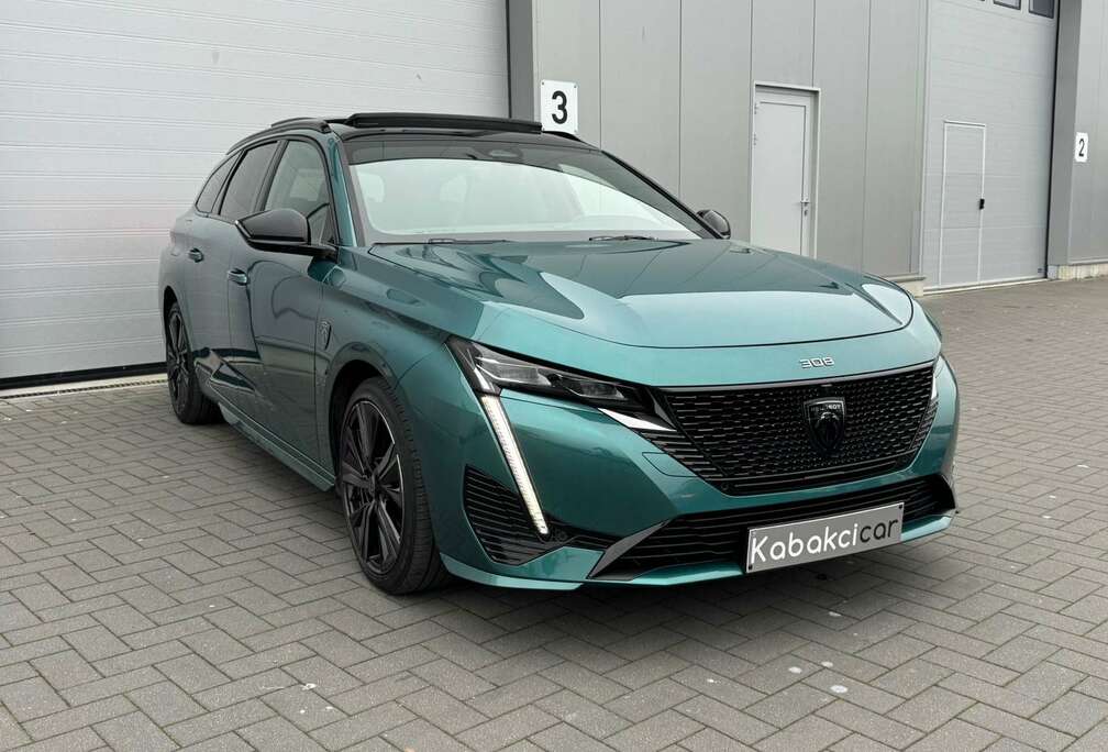 Peugeot SW 1.5 BlueHDi GT // TOIT OUVRANT // ETAT NEUF