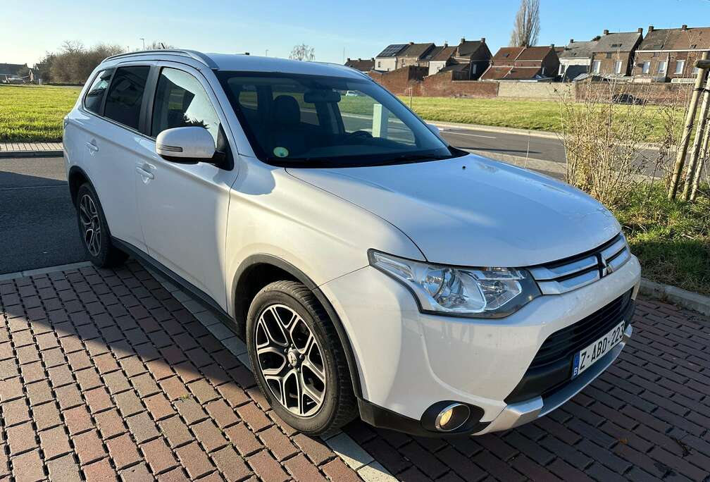 Mitsubishi Outlander 2.2 DI-D 4WD Touch Edition