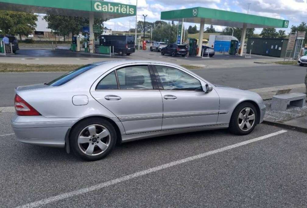 Mercedes-Benz c180