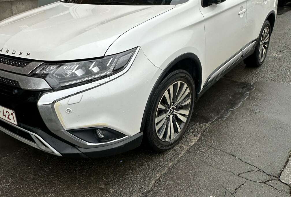 Mitsubishi Outlander 2.0i 4WD Instyle 7S CVT