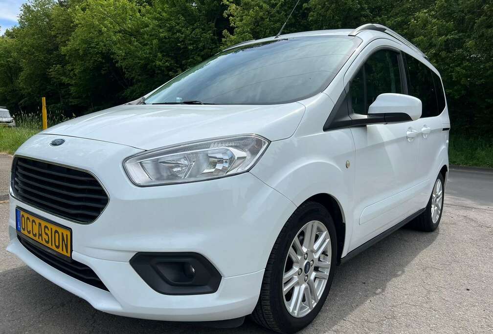Ford Tourneo Courier 1.5 TDCi Titanium Navi