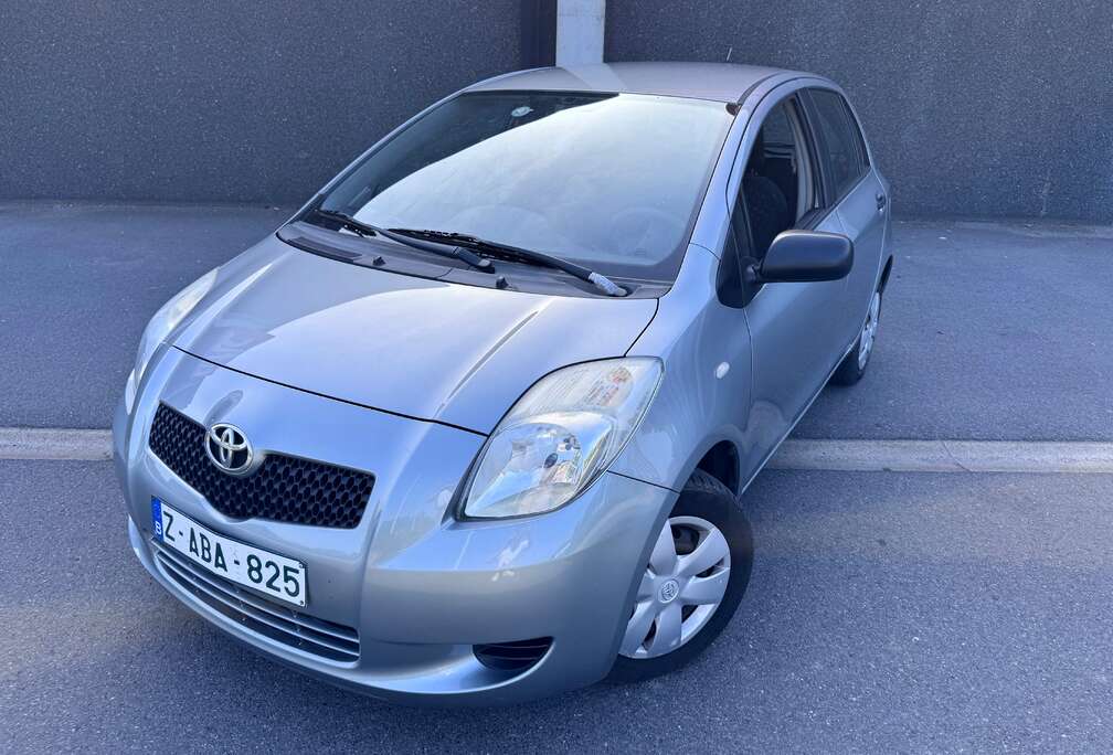 Toyota Yaris 1.0i VVT-i Natura Prêt à immatriculer