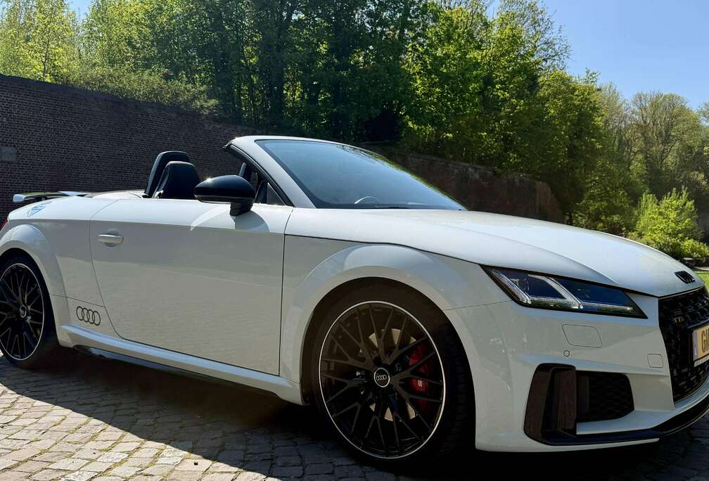 Audi TTS Roadster 2.0 TFSI Quattro TTS Competition Matrix
