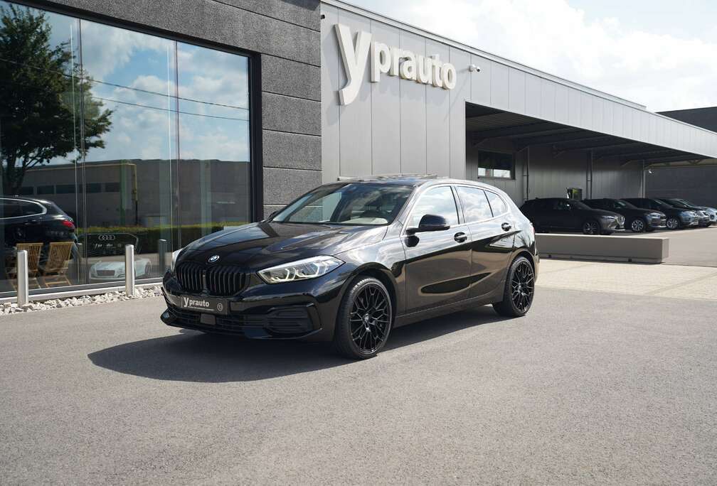 BMW 118i Panoramadak Leder Camera Trekhaak LED DAB AppleAndroid Digitaal dashboard PDC Navigatie Klimaatregeling Cruise