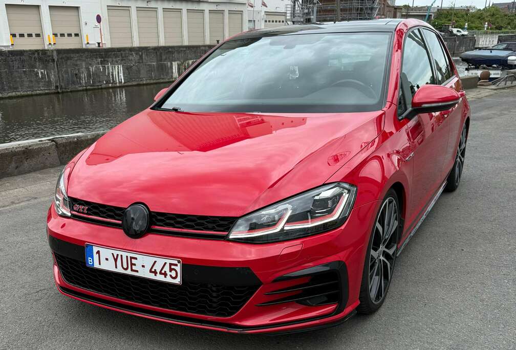 Volkswagen Golf 2.0 TSI Performance DSG