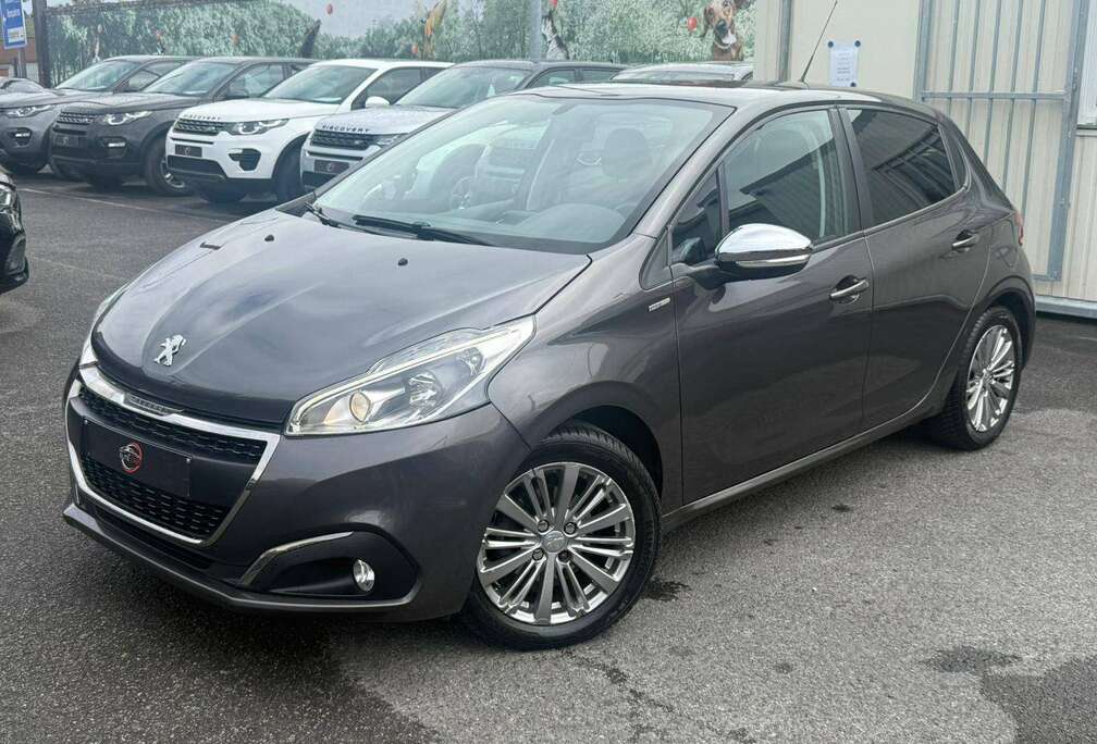 Peugeot 208 1.2i PureTech Style / PDC / CLIM / CRUISE / GPS