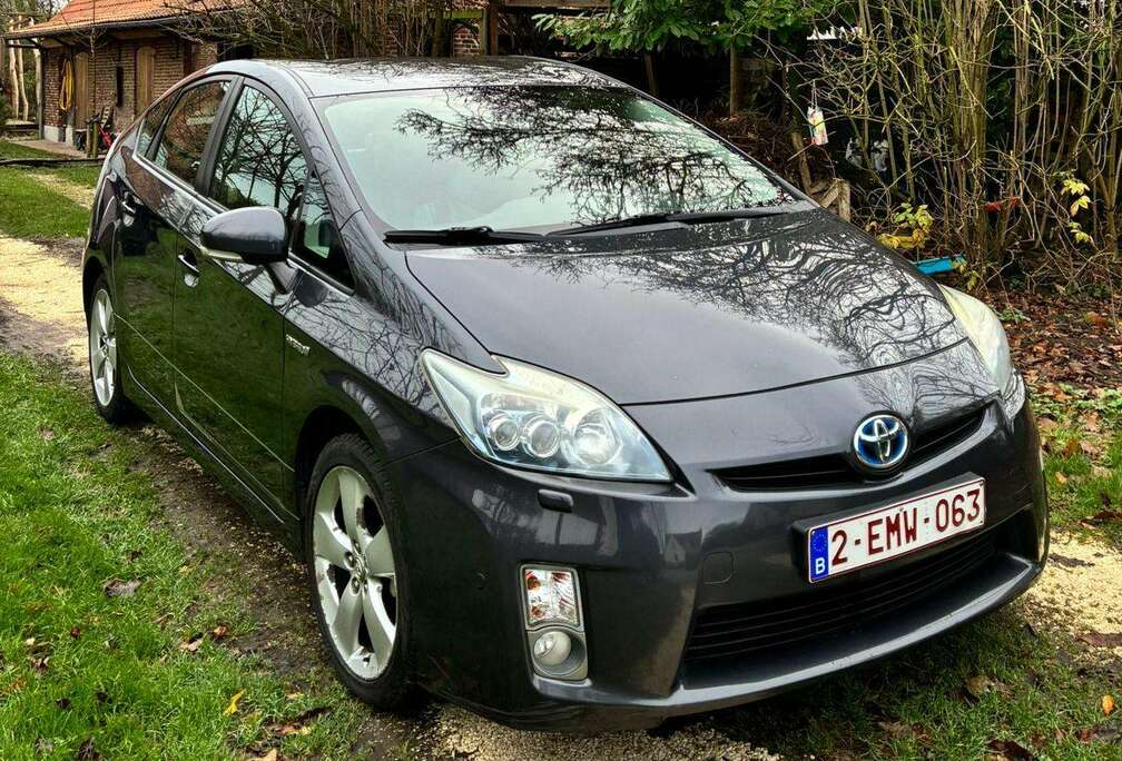 Toyota Prius (Hybrid)