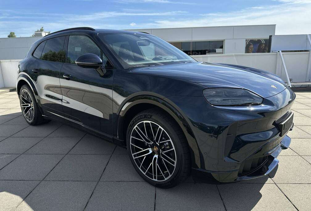 Porsche ELECTRIC Trekhaak Pano Dak 22\