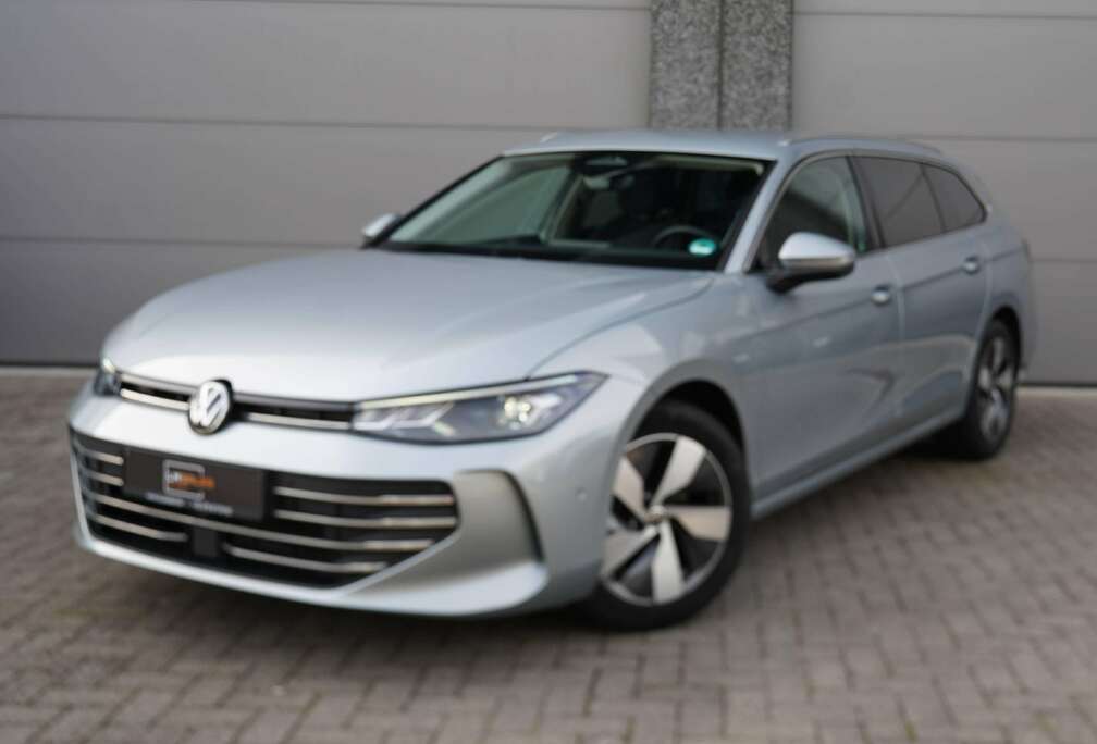 Volkswagen Variant 1.5eTSI DSG *MASSAGE / TREKHAAK / 360 / ALCANTARA / ZETELVERWARMING / DRAADLOZE CARPLAY & ANDROID AUTO /DODEHOEK*